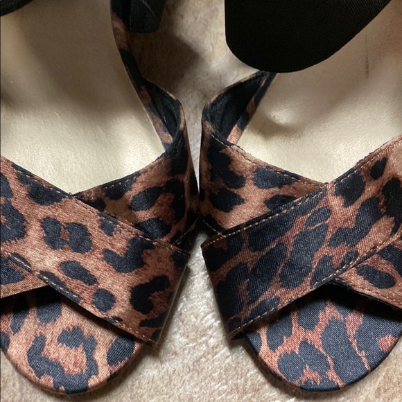 Predictions Size 6W Brown and Black Leopard Print Wedges - Picture 3 of 11